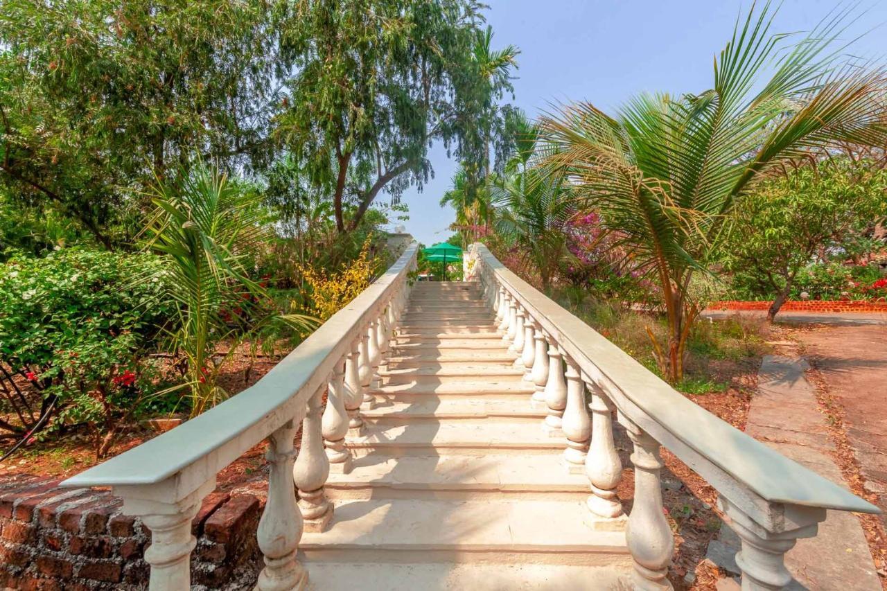 Stayvista'S Casa Palmera - Pet-Friendly Villa With Pool, Garden With Gazebo, And Indoor & Outdoor Games Alībāg Eksteriør billede